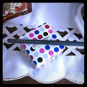 Grey automatic eyeliner